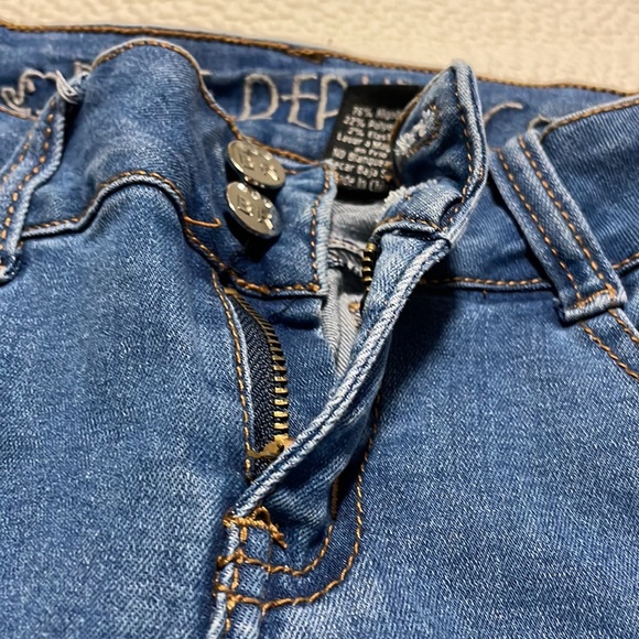 Blue Republic Skinny Low rise embroidered  floral pattern Jean. - Picture 9 of 9